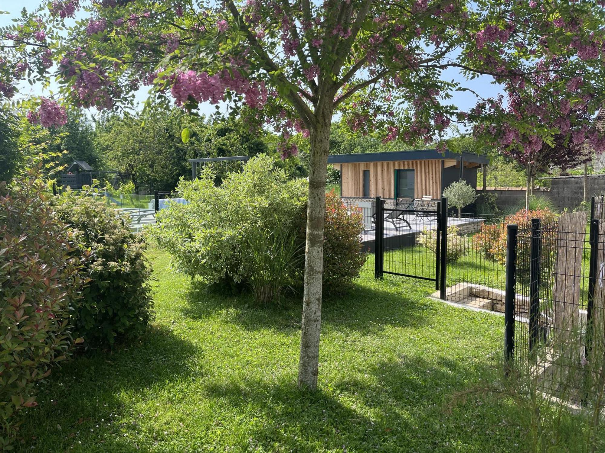 Appart-Hotel N 4 Calme Avec Terrasse, Wi-Fi Haut Debit, Petit-Dejeuner, Room-Service Et Parking Prive Chouzelot Eksteriør billede