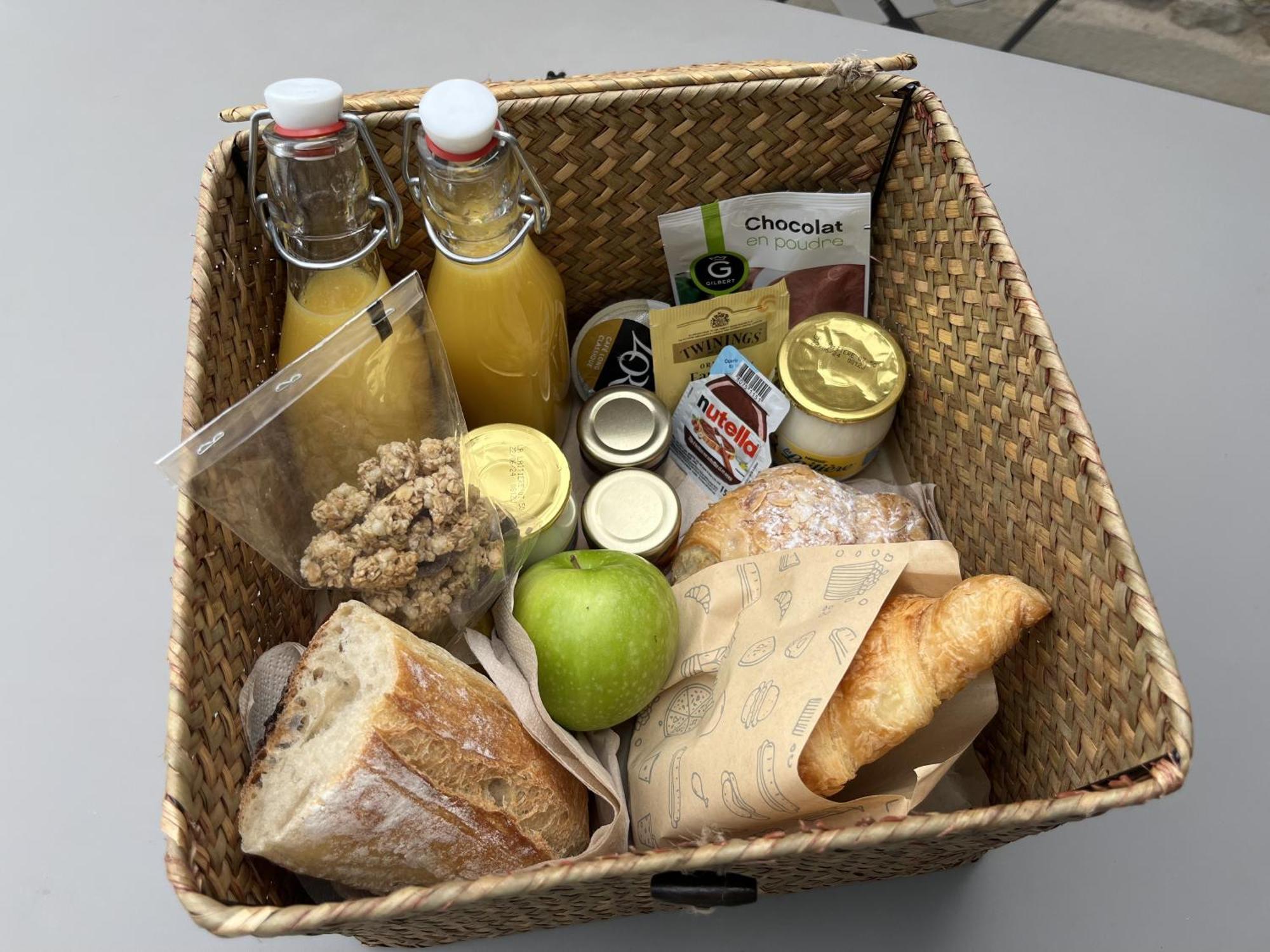 Appart-Hotel N 4 Calme Avec Terrasse, Wi-Fi Haut Debit, Petit-Dejeuner, Room-Service Et Parking Prive Chouzelot Eksteriør billede